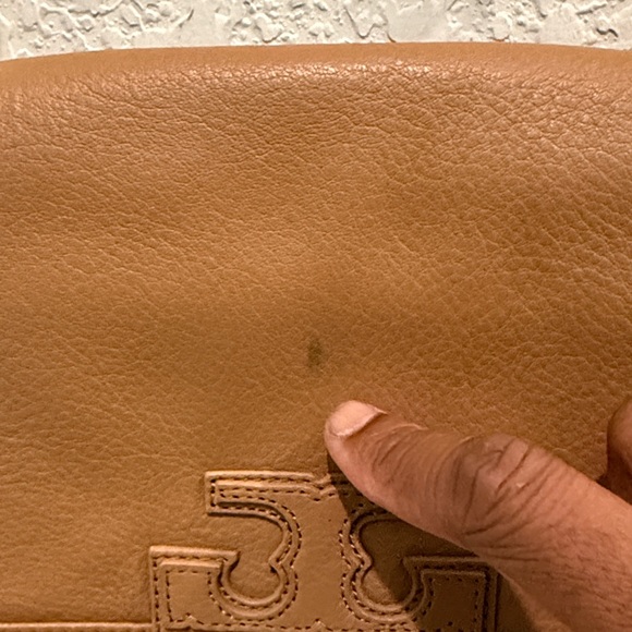 Tory Burch Tan Leather Crossbody saddle Bag with Gold Chain - Picture 6 of 13